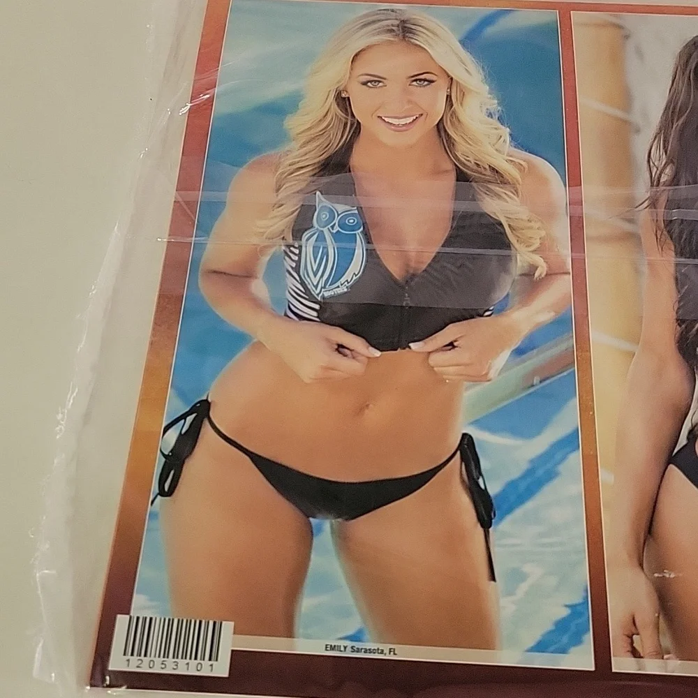 New-sealed Never Used HOOTERS Collection Calendar Girls 2016
